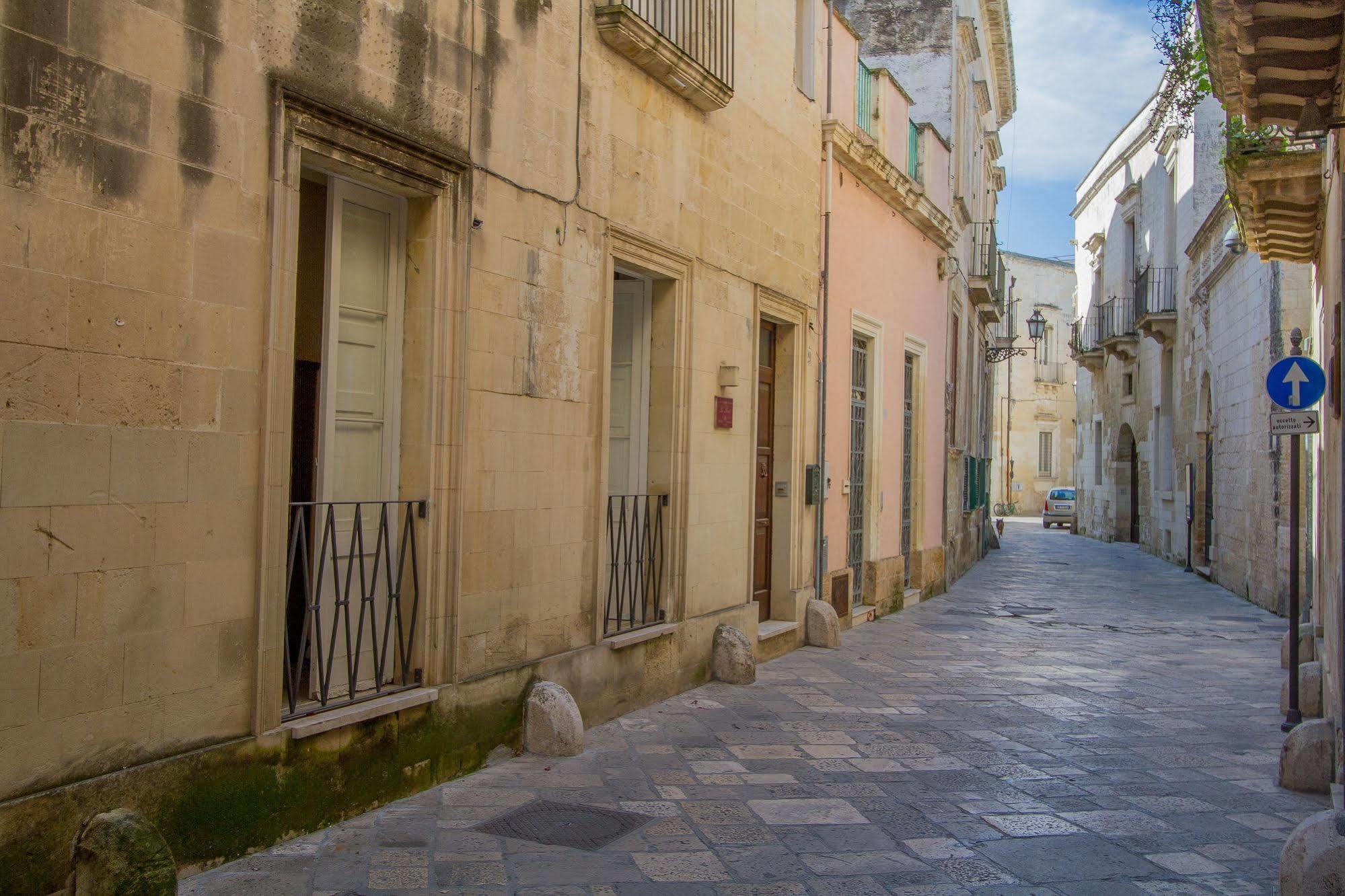 B&B Casa Li Santi Lecce Bagian luar foto