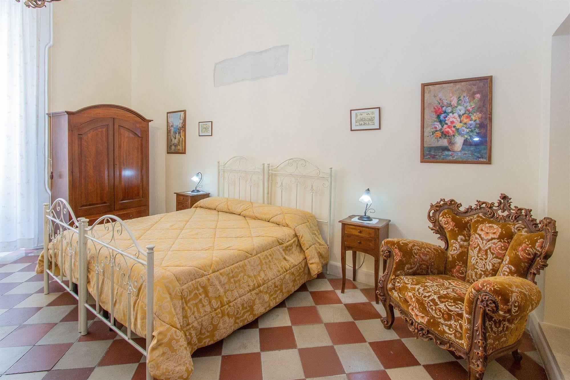 B&B Casa Li Santi Lecce Bagian luar foto