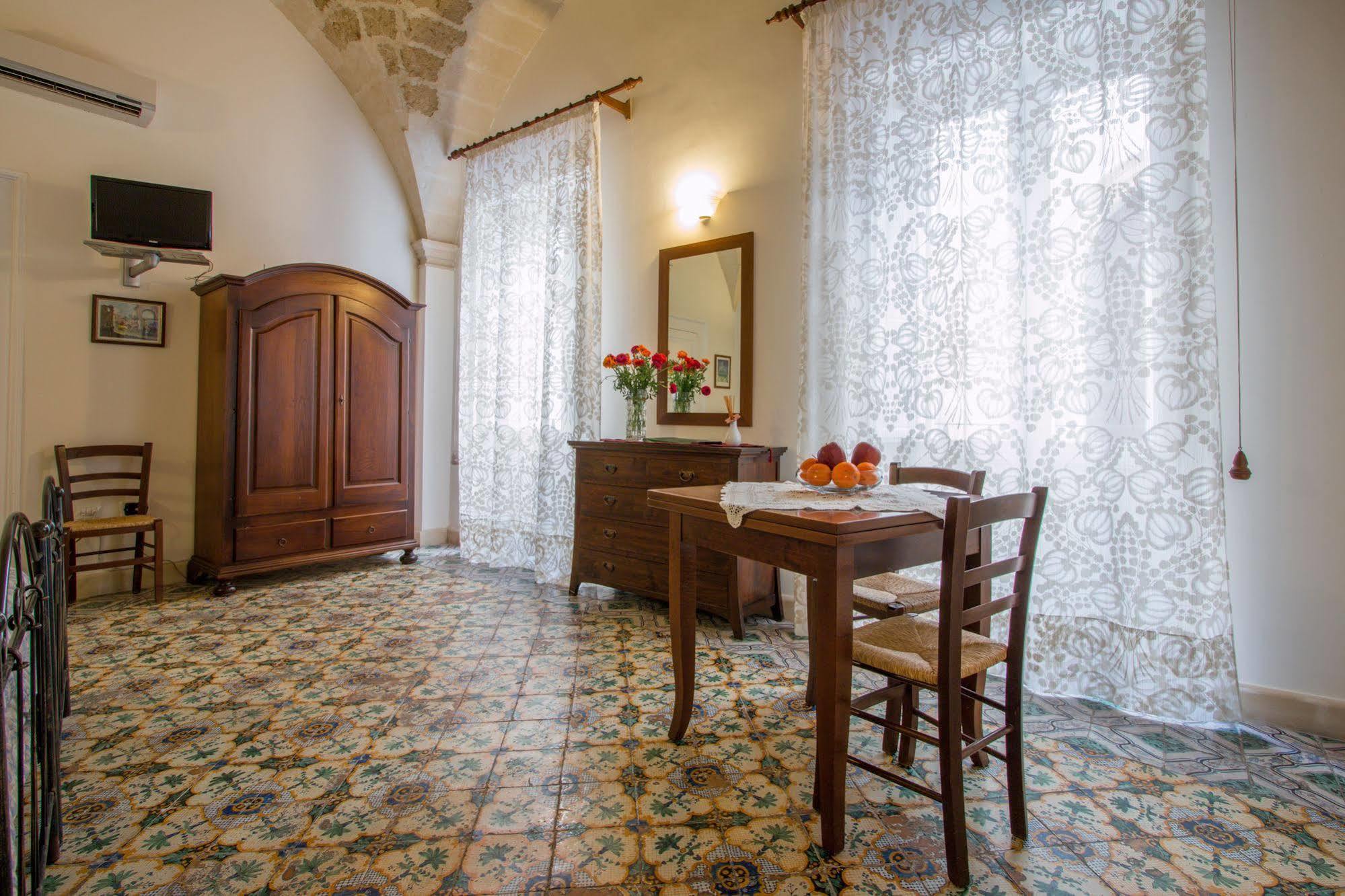 B&B Casa Li Santi Lecce Bagian luar foto