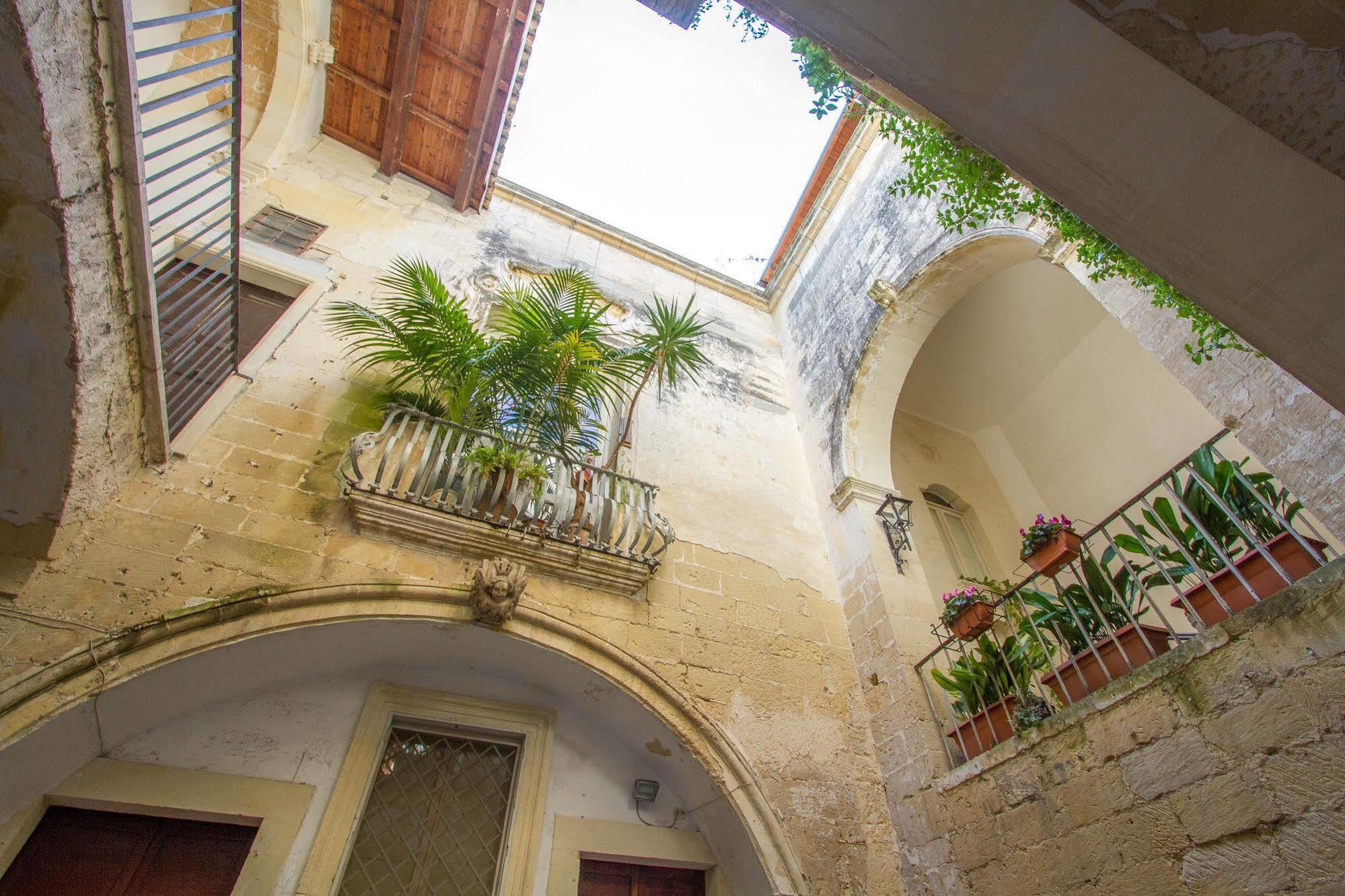 B&B Casa Li Santi Lecce Bagian luar foto